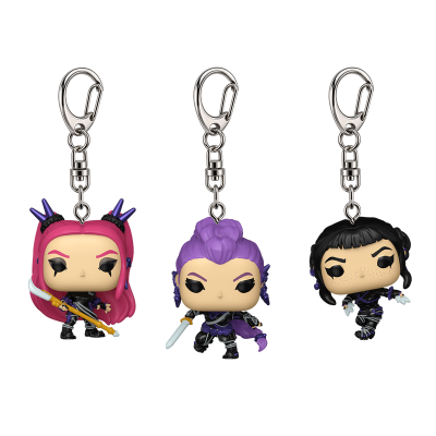 Três porta-chaves Funko Pop de personagens com cabelos rosa, roxo e preto e armas.