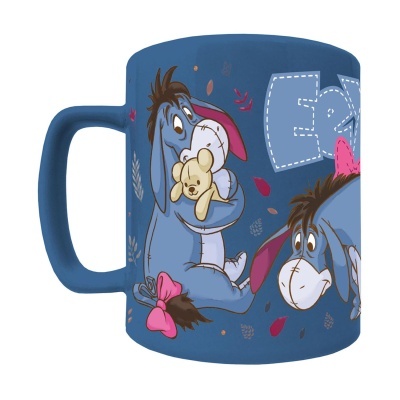 Caneca azul com personagens de Eeyore, burro azul sorridente e laço cor-de-rosa