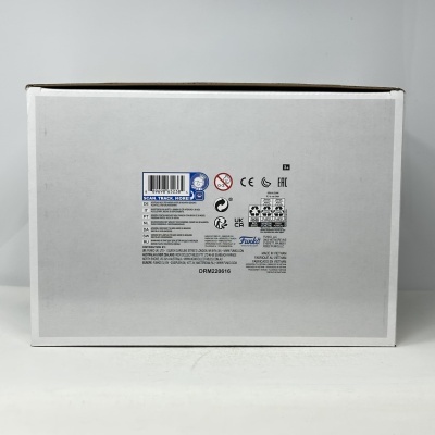 Caixa branca de cartão com código de barras e informações de segurança e reciclagem