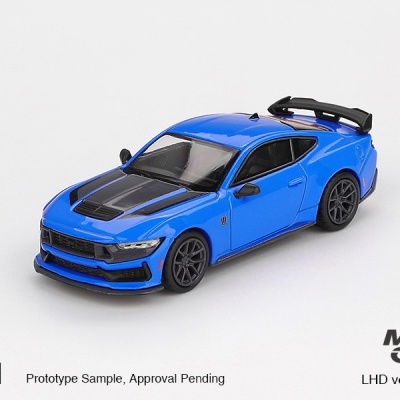 Miniatura de carro desportivo azul com detalhes pretos e spoiler