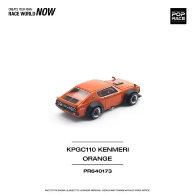 Miniatura de carro de corrida laranja KPGC110 KENMERI sobre fundo branco