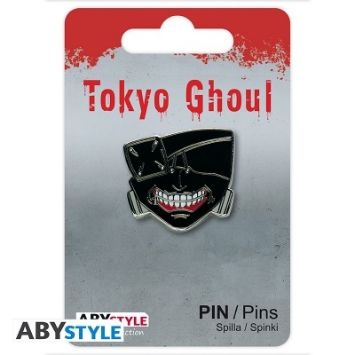 Pin metálico Tokyo Ghoul com máscara preta e branca em embalagem cinza e vermelho