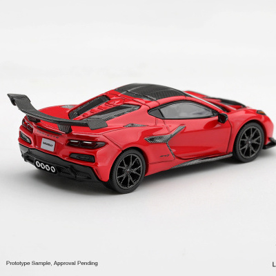 Miniatura de carro desportivo vermelho a preto com spoiler e letras CHEVROLET