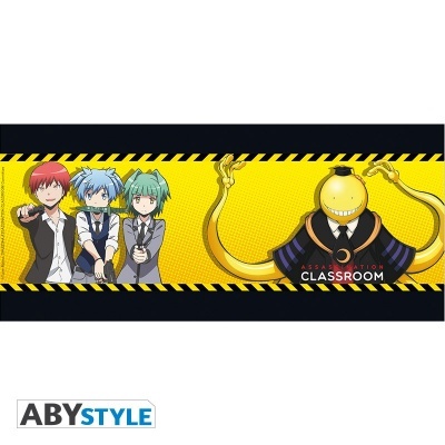Personagens do anime Assassination Classroom em fundo amarelo com texto