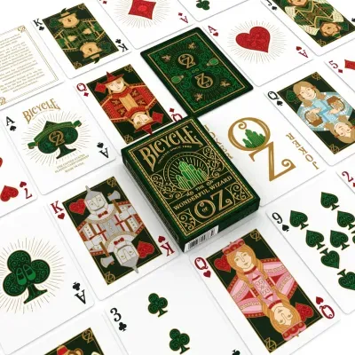 Jogo de cartas Bicycle The Wonderful Wizard of Oz com caixa verde e cartas ilustradas.