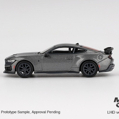 Miniatura de carro desportivo cinza metálico com spoiler