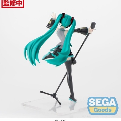 Figura de Hatsune Miku com microfone e base transparente