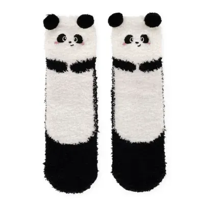 Meias pelúcia com padrão de panda em branco e preto.