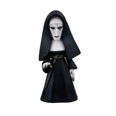 Figura decorativa de freira em preto e branco com hábito e capuz