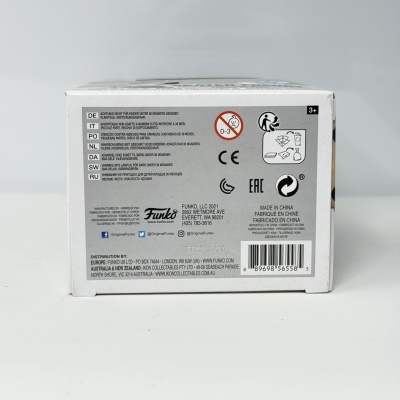 Embalagem branca com texto, logotipos CE e EAC, e código de barras