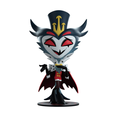 Figura de vinil com capa preta e vermelha, chapéu e cabelo pontiagudo.