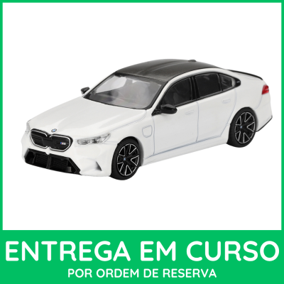 Modelo de carro BMW M5 branco com teto preto