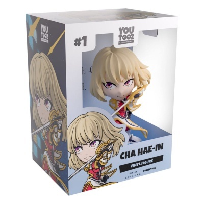 Figura vinilica empaquetada de personagem Cha Hae-In com espada e roupa colorida.