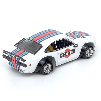 Miniatura de carro desportivo branco com faixas listradas MARTINI