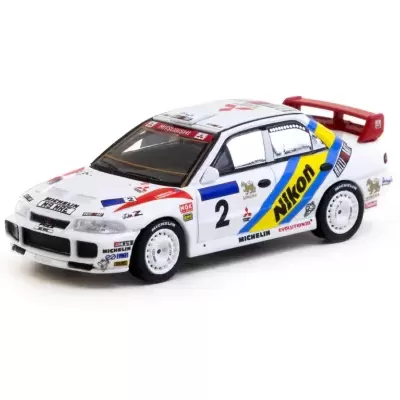 Miniatura de carro de corrida Mitsubishi branco com logótipos e asa traseira vermelha