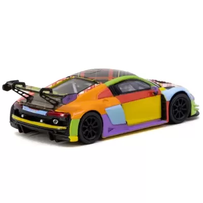 Carro desportivo de brinquedo colorido com asa traseira