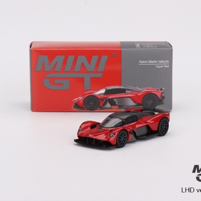 Miniatura de carro desportivo vermelho Aston Martin Valkyrie com caixa