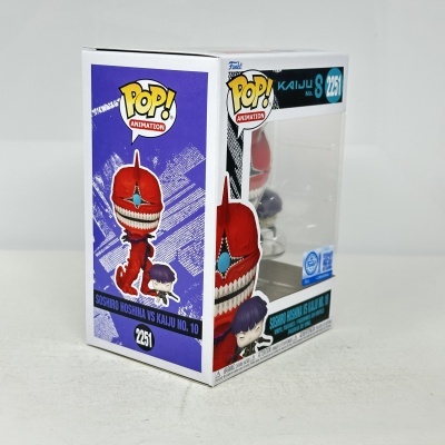 Embalaem POP! ANIMATION Kaiju No. 8 número 2251 com ilustração vermelha e personagem cabelo roxo