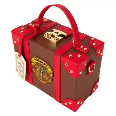 Mala castanha com detalhes em vermelho e emblema HOGWARTS