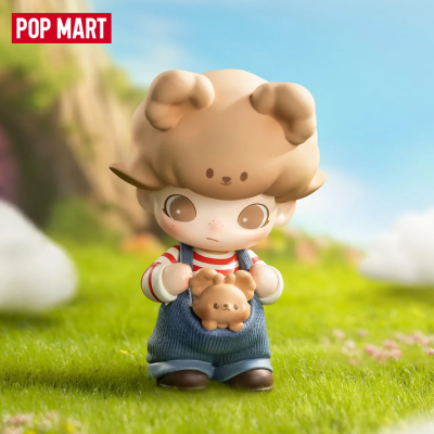 Figura de vinil com roupas de ganga azuis e cabelo castanho claro em forma de ursos