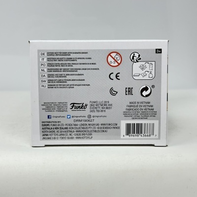 Embalaagem branca com texto e logos Funko e Made in Vietnam