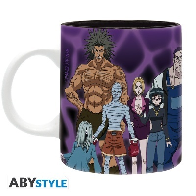 Caneca branca com personagens de anime desenhados sobre fundo roxo com padrão elétrico