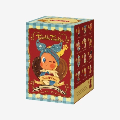 Embalagem de brinquedo colecionável com personagem e fundo xadrez azul e amarelo
