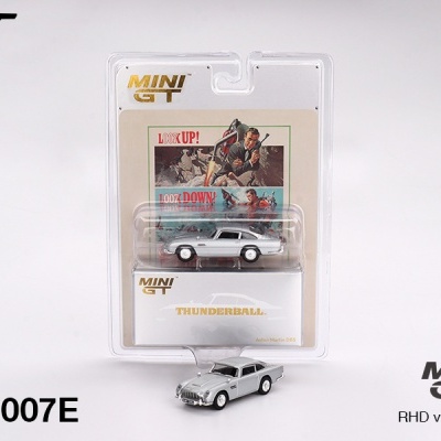 Modelo prateado de Aston Martin DB5 em embalagem plástica MIN GT com ilustrações e texto Thunderball