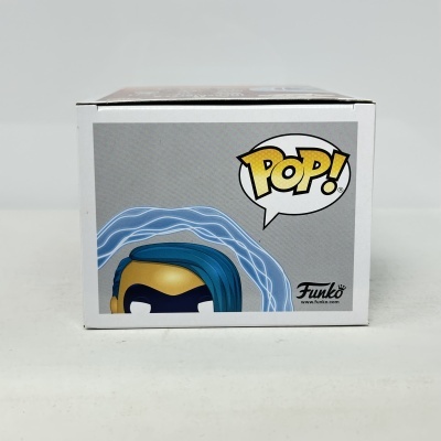 Caixa Funko Pop com personagem de cabelo azul e máscara preta