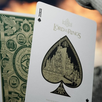 Baralhos de cartas Senhor dos Anéis, Ás de Espadas dourado e verso verde detalhado