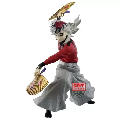 Figura de ação com leques, camisa vermelha e calças largas cinzentas