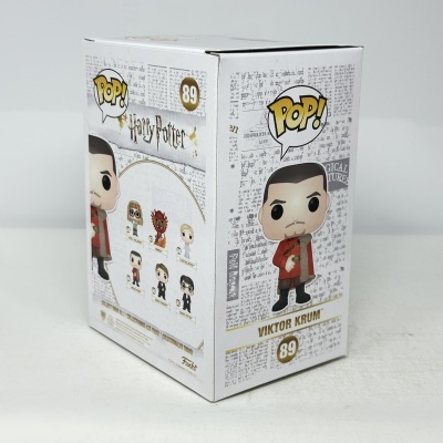 Caixa Funko Pop! Viktor Krum Harry Potter com fundo branco e texto dourado