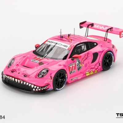Miniatura de carro de corrida Porsche rosa com número 77 e padrões de dentes na frente