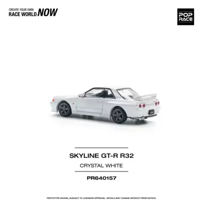 Miniatura de carro desportivo branco Skyline GT-R R32 com texto promocional