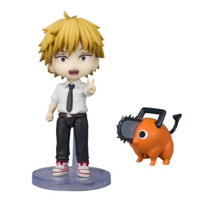 Figura colecionável de personagem com cabelo amarelo e animal laranja com motosserra