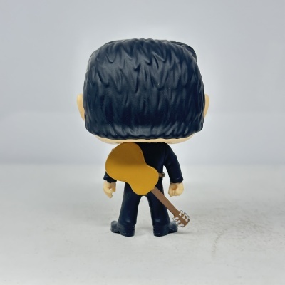 Figura Funko Pop de costas com guitarra castanha