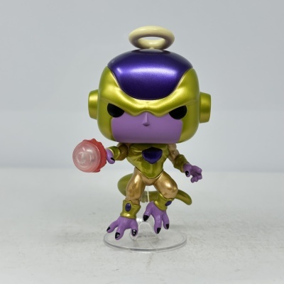 Figura Funko Pop metálica dourada, roxa e lavanda com halo branco e objeto translúcido rosado