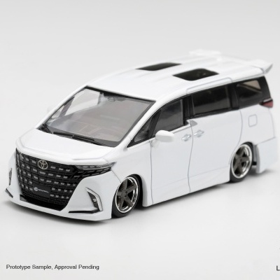Miniatura de carrinha Toyota branca com grelha preta e jantes cromadas