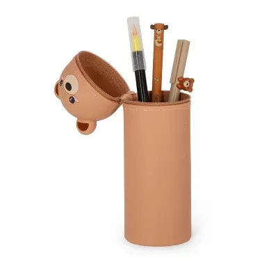 Estojo castanho claro com tampa de urso e canetas dentro