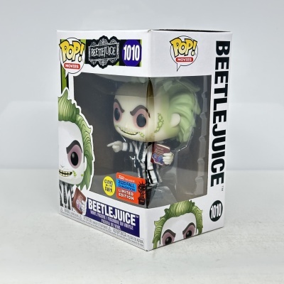 Embalagem de Funko Pop! Beetlejuice com cabelo verde e fatos às riscas preto e branco