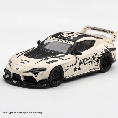 Miniatura de carro desportivo branco com detalhes pretos e textos visíveis