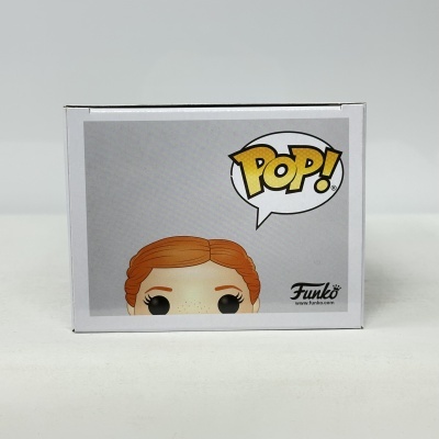 Embalagem branca Funko Pop com ilustração de personagem ruiva e texto POP e Funko
