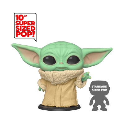 Funko Pop Baby Yoda verde com roupa bege sobre base preta