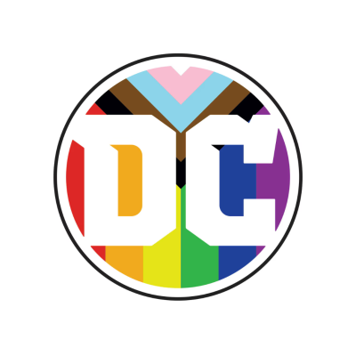 Etiqueta circular colorida com letras DC brancas no centro