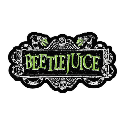 Adesivo BEETLEJUICE com caveiras e serpentes em preto, branco e verde.