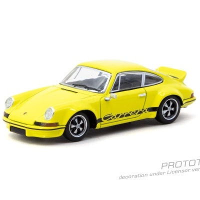 Miniatura de carro desportivo amarelo com inscrição Carrera