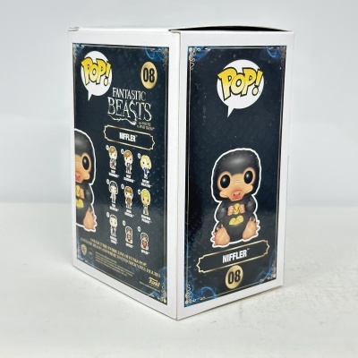 Caixa Funko Pop branco com figura de coruja NIFFLER da série Fantastic Beasts