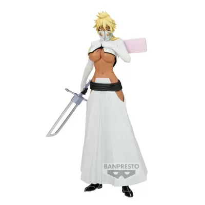 Figura de ação Banpresto de personagem feminina loira com espada e roupa branca