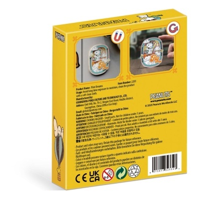 Embalagem amarela de produto Peanuts com pins Snoopy e texto