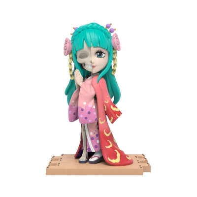 Figura colecionável de personagem com cabelo verde-água e quimono colorido